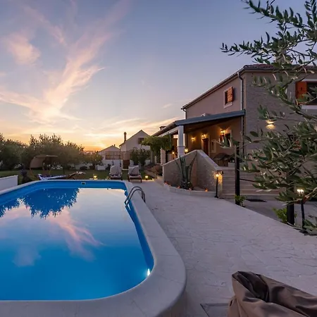 Pan Zadarvillas וילה *