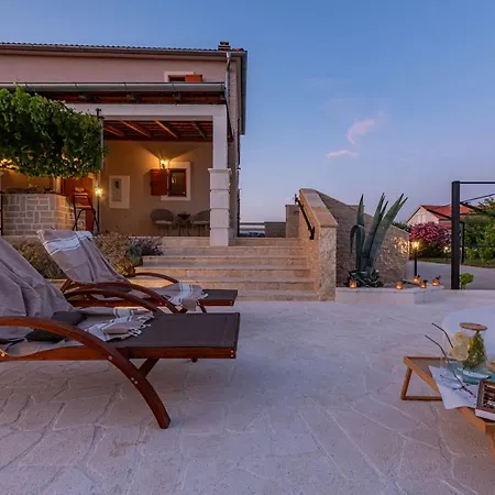 Pan Zadarvillas *