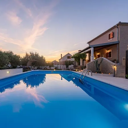 Pan Zadarvillas *