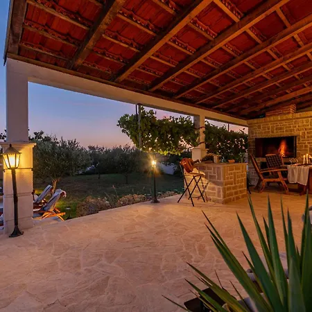 Pan Zadarvillas וילה *