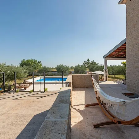 Pan Zadarvillas *