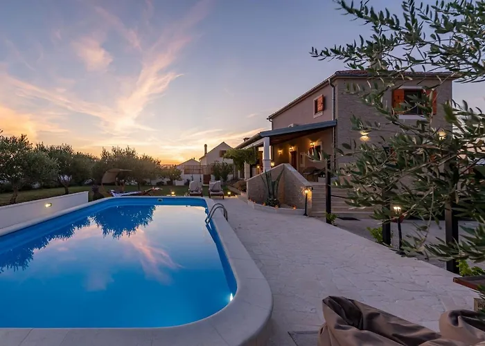 Pan Zadarvillas Vila *